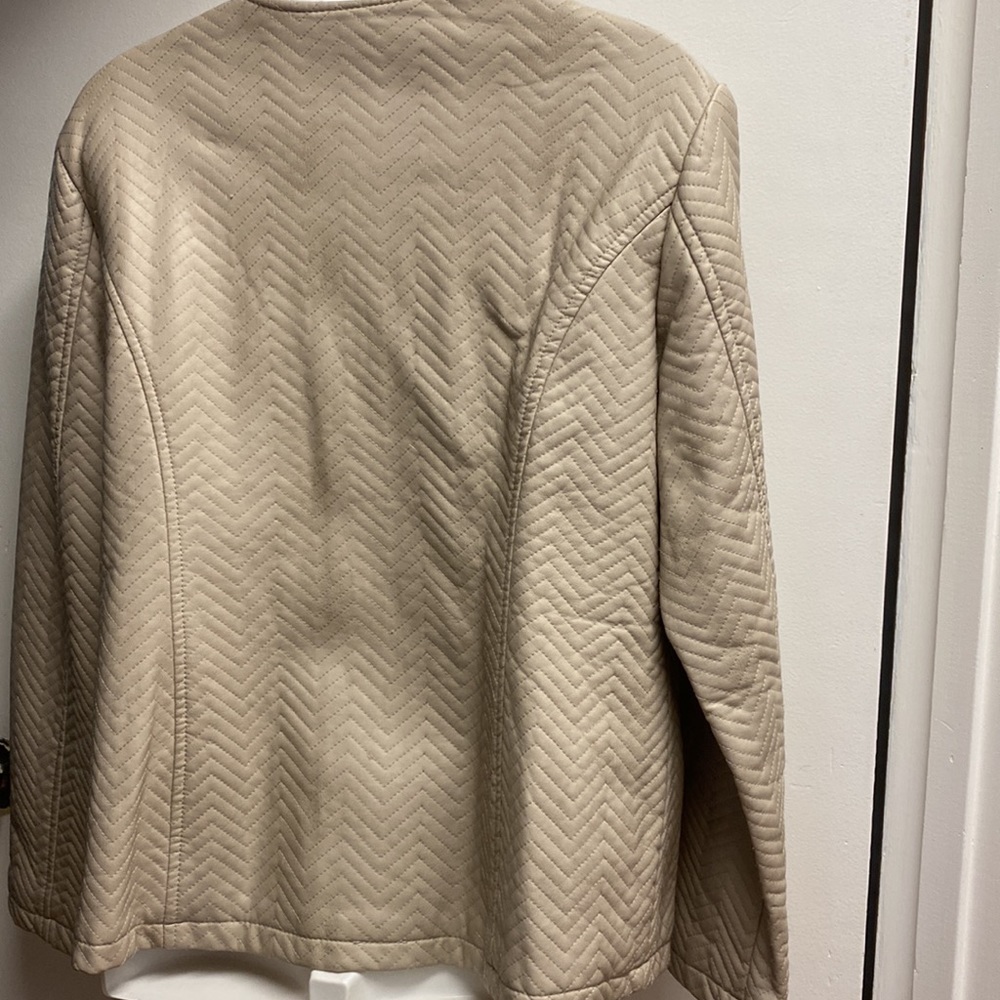 Ladies Jacket - Picture 2 of 4